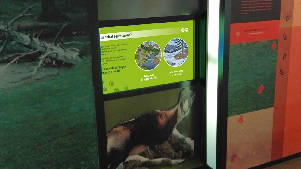 App didáctica con pantalla interactiva XFrame instalada en el Parque Nacional de Aigüestortes.