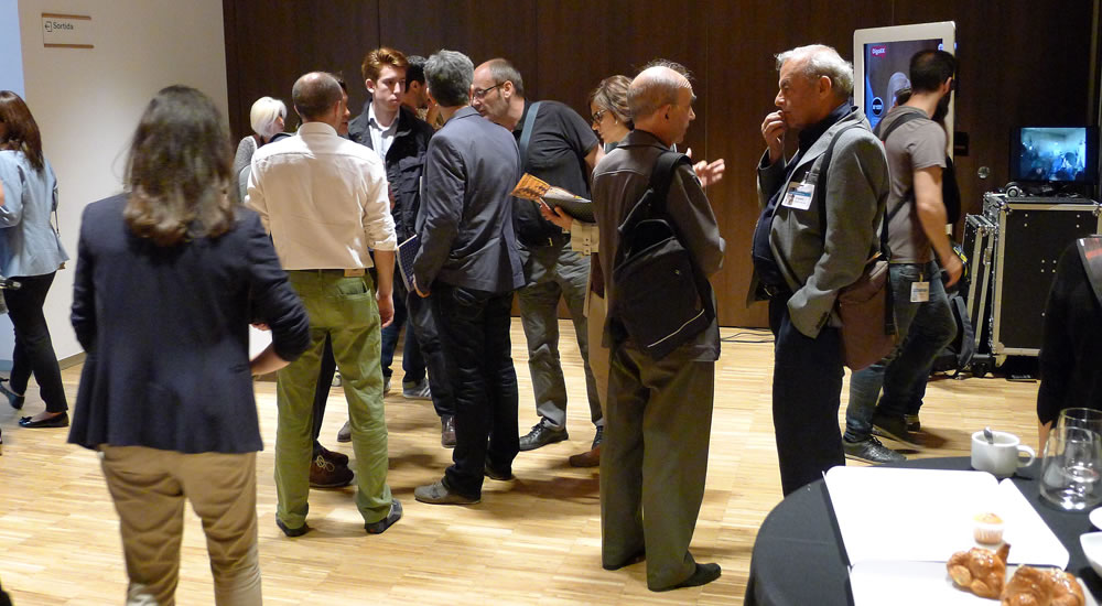 DigaliX_Kimconference_VirtualReality_VR_Corporate_interactive_XTable_multitouch_Table_LolaAssistant_VirtualAssistant_03 Hablamos de tecnología disruptiva en la KIMconference