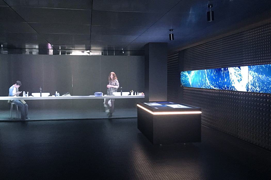 Mesas y pantallas interactivas en los centros Roca Gallery para explicar la historia y los valores de la marca