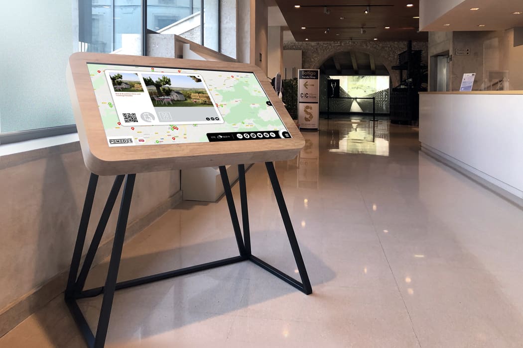01-serveis-digitals-turisme-penedès-amb-taula-interactiva-xtable Servicios digitales de turismo con XTable y webapp interactiva