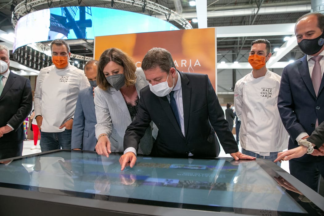 Nuestra mesa interactiva para turismo y restauración XTable triunfa en Fitur