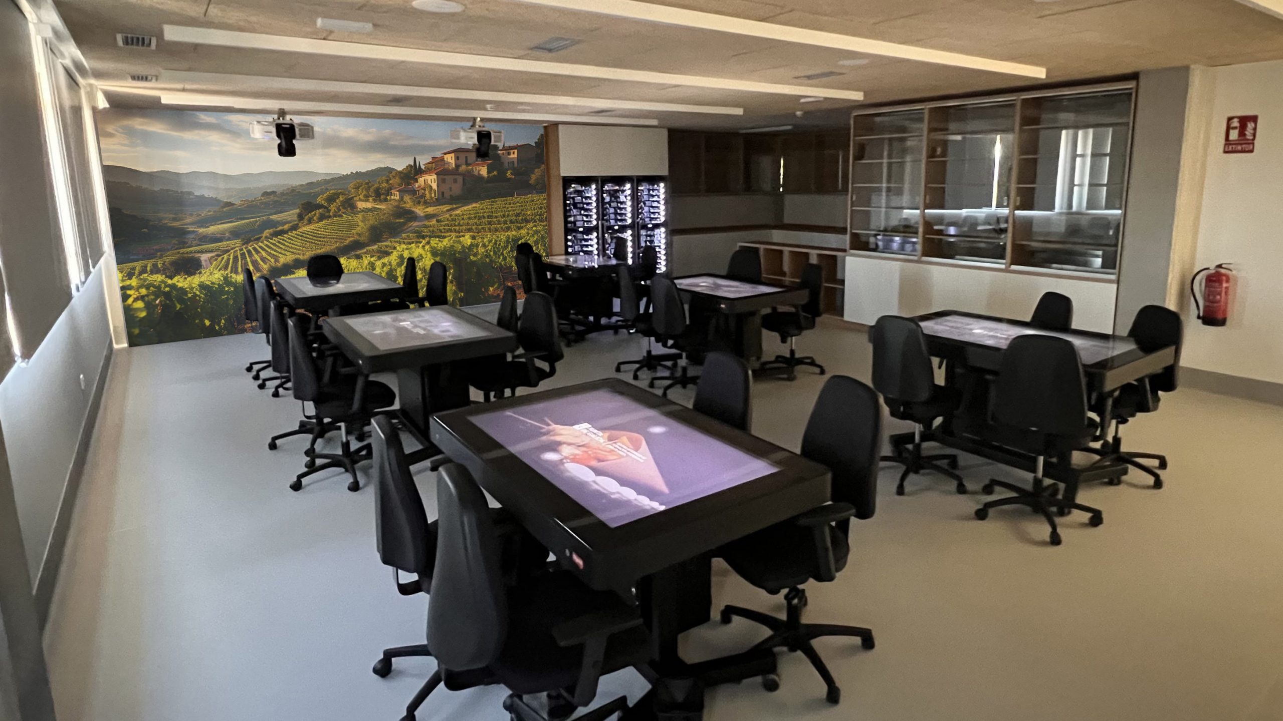 DigaliX revoluciona la formación con el Aula de Catas Interactiva SIMMERSIVE en el CIFP Carlos Oroza